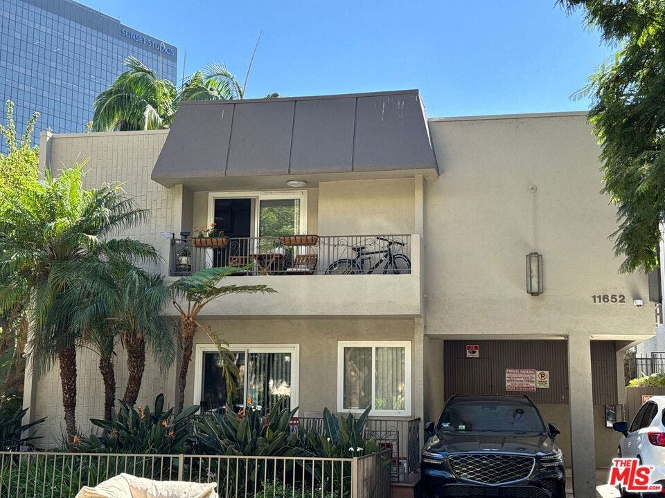 11652 Kiowa Avenue, Los Angeles, CA 90049