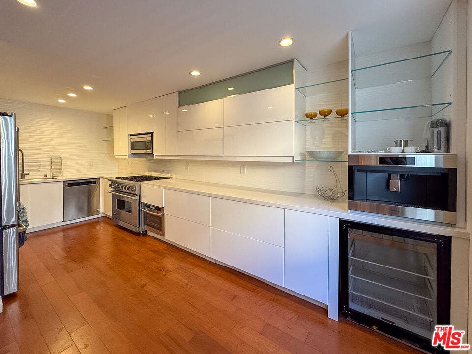 11652 Kiowa Avenue, Los Angeles, CA 90049