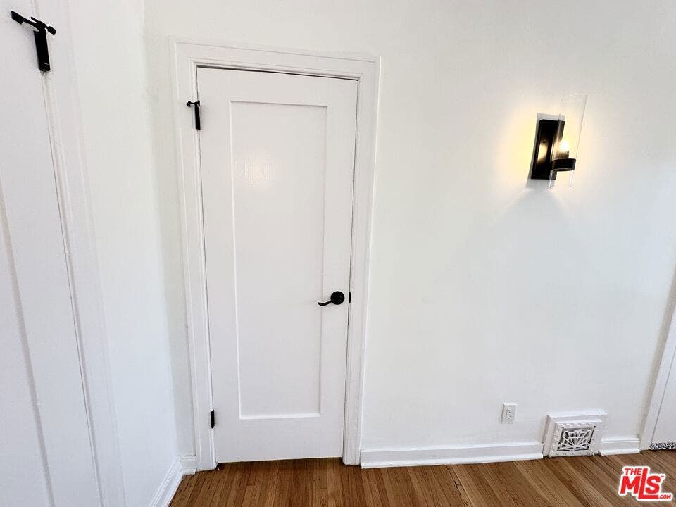 643 S Cloverdale Avenue, #643 1/2, Los Angeles, CA 90036 643 S Cloverdale Avenue, #643 1/2, Los Angeles, CA 90036