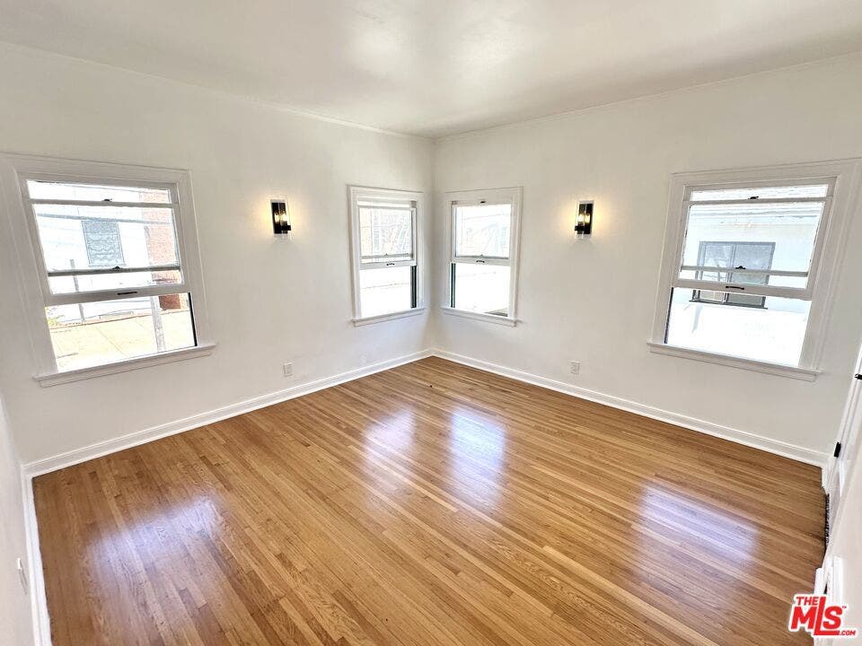 643 S Cloverdale Avenue, #643 1/2, Los Angeles, CA 90036 643 S Cloverdale Avenue, #643 1/2, Los Angeles, CA 90036
