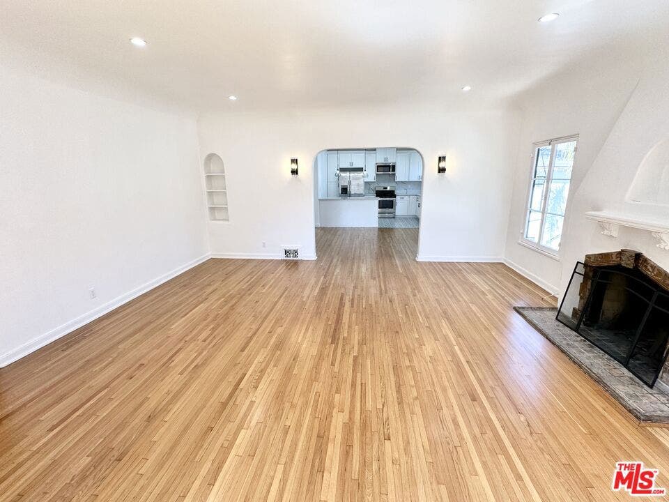 643 S Cloverdale Avenue, #643 1/2, Los Angeles, CA 90036 643 S Cloverdale Avenue, #643 1/2, Los Angeles, CA 90036