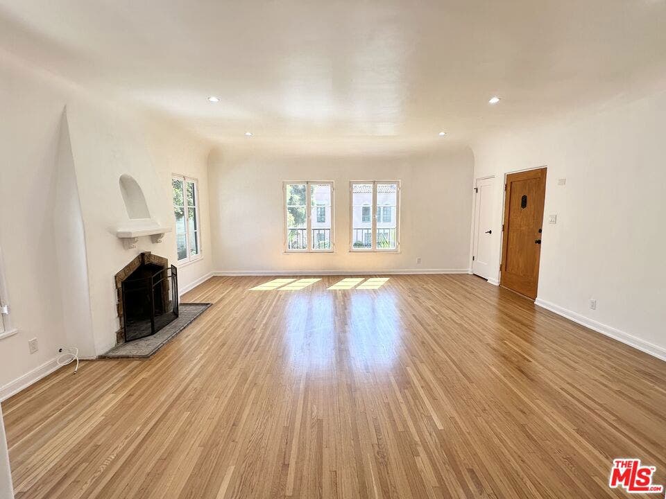 643 S Cloverdale Avenue, #643 1/2, Los Angeles, CA 90036 643 S Cloverdale Avenue, #643 1/2, Los Angeles, CA 90036