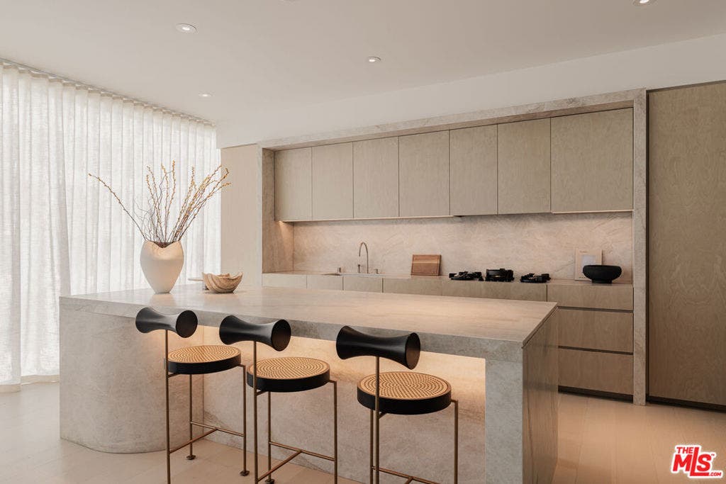 9200 Wilshire Boulevard, #301E, Beverly Hills, CA 90212