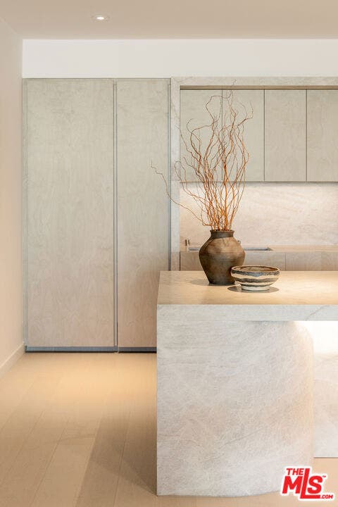 9200 Wilshire Boulevard, #301E, Beverly Hills, CA 90212