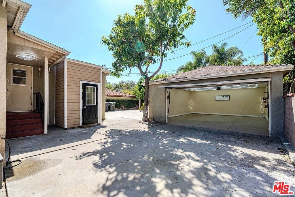 359 Blackshear Avenue, Los Angeles, CA 90022 359 Blackshear Avenue, Los Angeles, CA 90022
