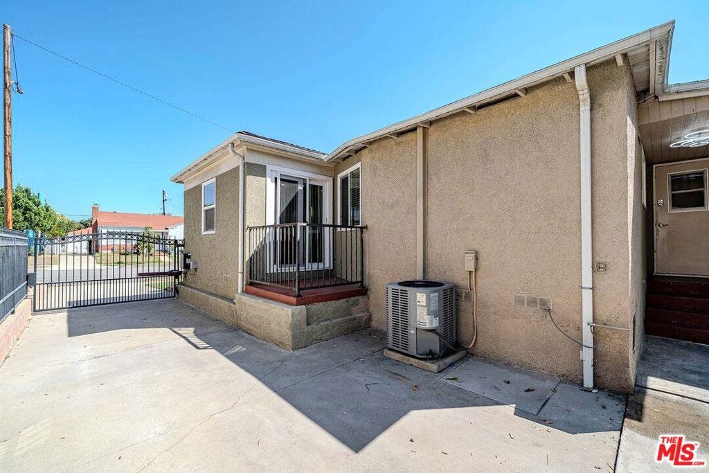 359 Blackshear Avenue, Los Angeles, CA 90022 359 Blackshear Avenue, Los Angeles, CA 90022