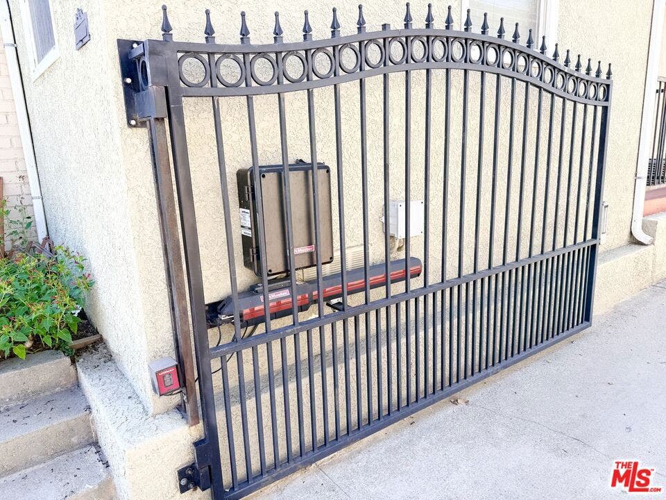 359 Blackshear Avenue, Los Angeles, CA 90022 359 Blackshear Avenue, Los Angeles, CA 90022