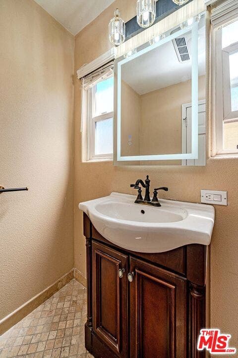 359 Blackshear Avenue, Los Angeles, CA 90022 359 Blackshear Avenue, Los Angeles, CA 90022