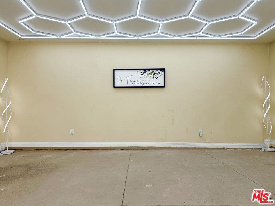 359 Blackshear Avenue, Los Angeles, CA 90022 359 Blackshear Avenue, Los Angeles, CA 90022