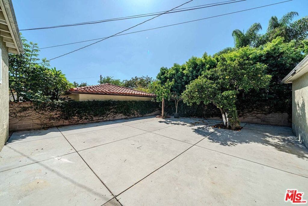 359 Blackshear Avenue, Los Angeles, CA 90022 359 Blackshear Avenue, Los Angeles, CA 90022
