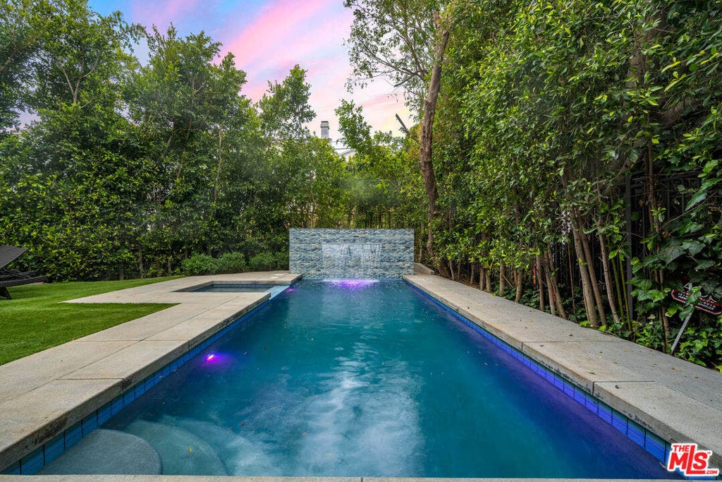 126 N Canyon View Drive, Los Angeles, CA 90049
