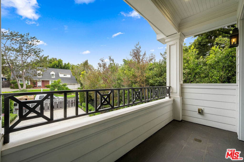 126 N Canyon View Drive, Los Angeles, CA 90049