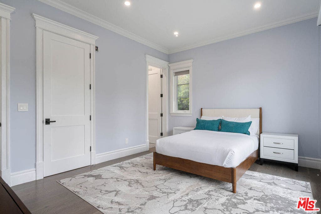 126 N Canyon View Drive, Los Angeles, CA 90049