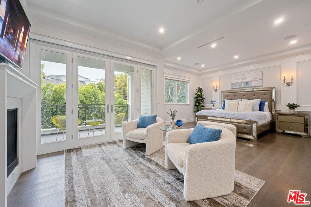 126 N Canyon View Drive, Los Angeles, CA 90049