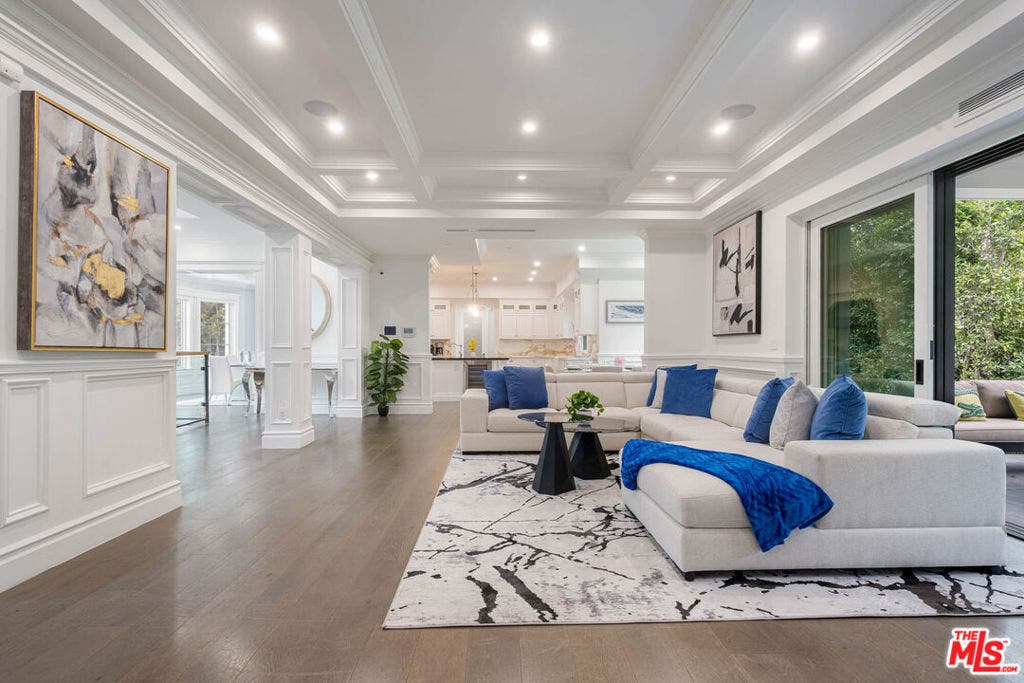 126 N Canyon View Drive, Los Angeles, CA 90049