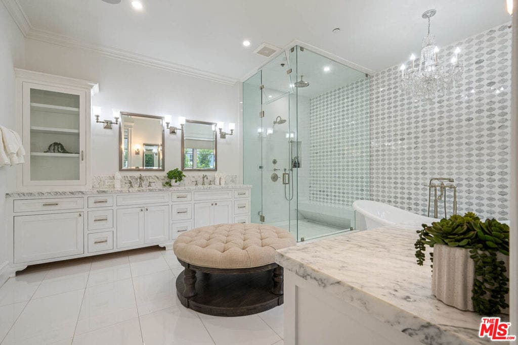 126 N Canyon View Drive, Los Angeles, CA 90049