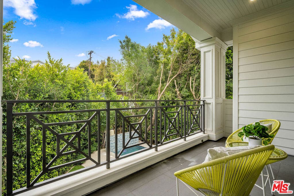 126 N Canyon View Drive, Los Angeles, CA 90049