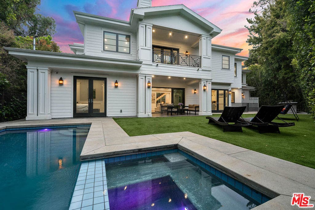 126 N Canyon View Drive, Los Angeles, CA 90049