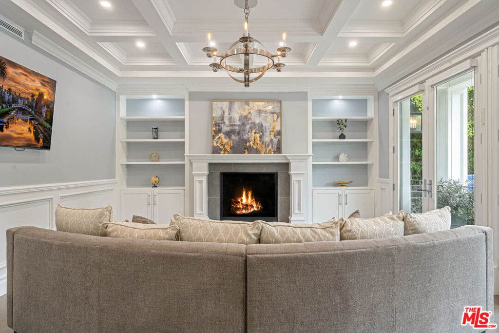 126 N Canyon View Drive, Los Angeles, CA 90049