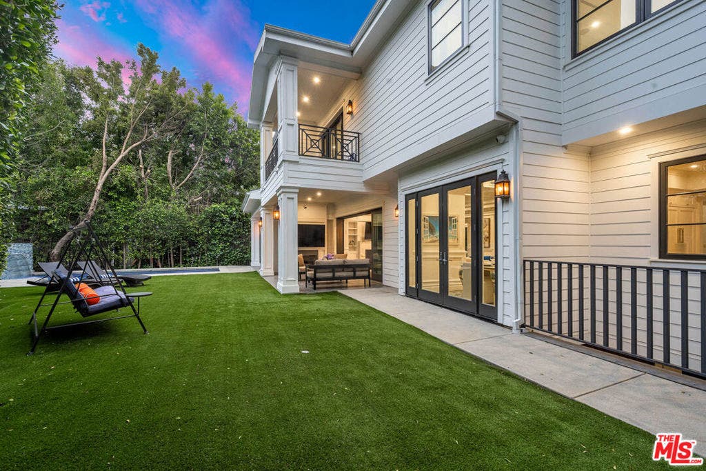 126 N Canyon View Drive, Los Angeles, CA 90049