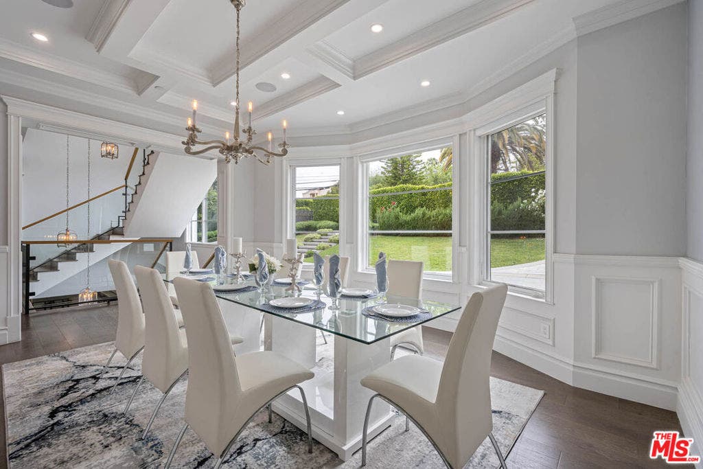 126 N Canyon View Drive, Los Angeles, CA 90049