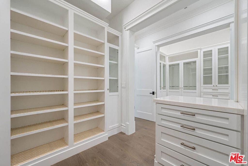 126 N Canyon View Drive, Los Angeles, CA 90049