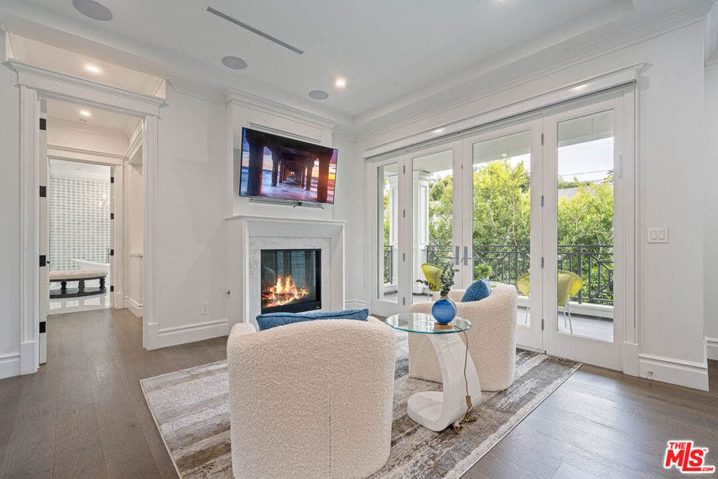 126 N Canyon View Drive, Los Angeles, CA 90049