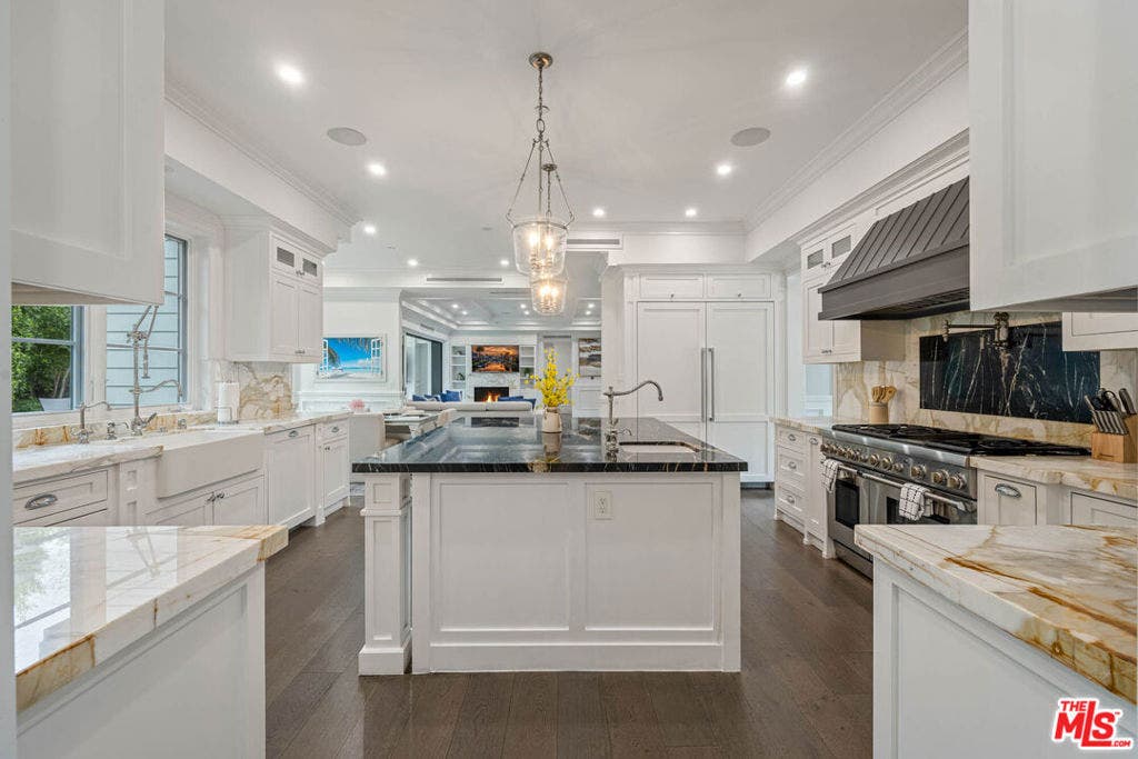 126 N Canyon View Drive, Los Angeles, CA 90049