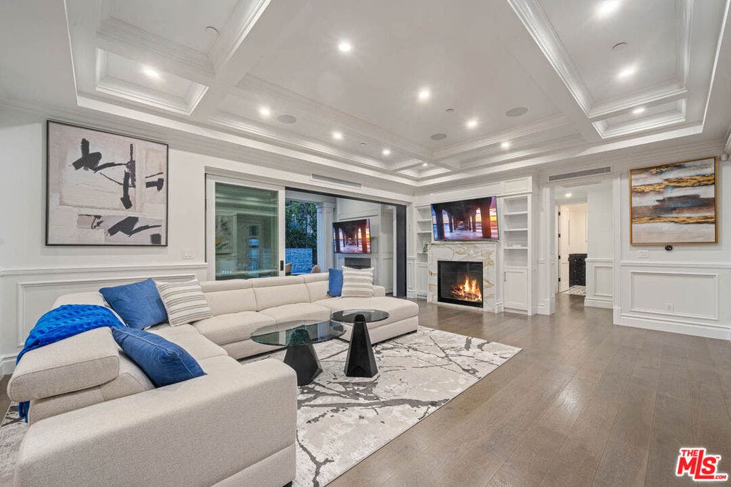 126 N Canyon View Drive, Los Angeles, CA 90049