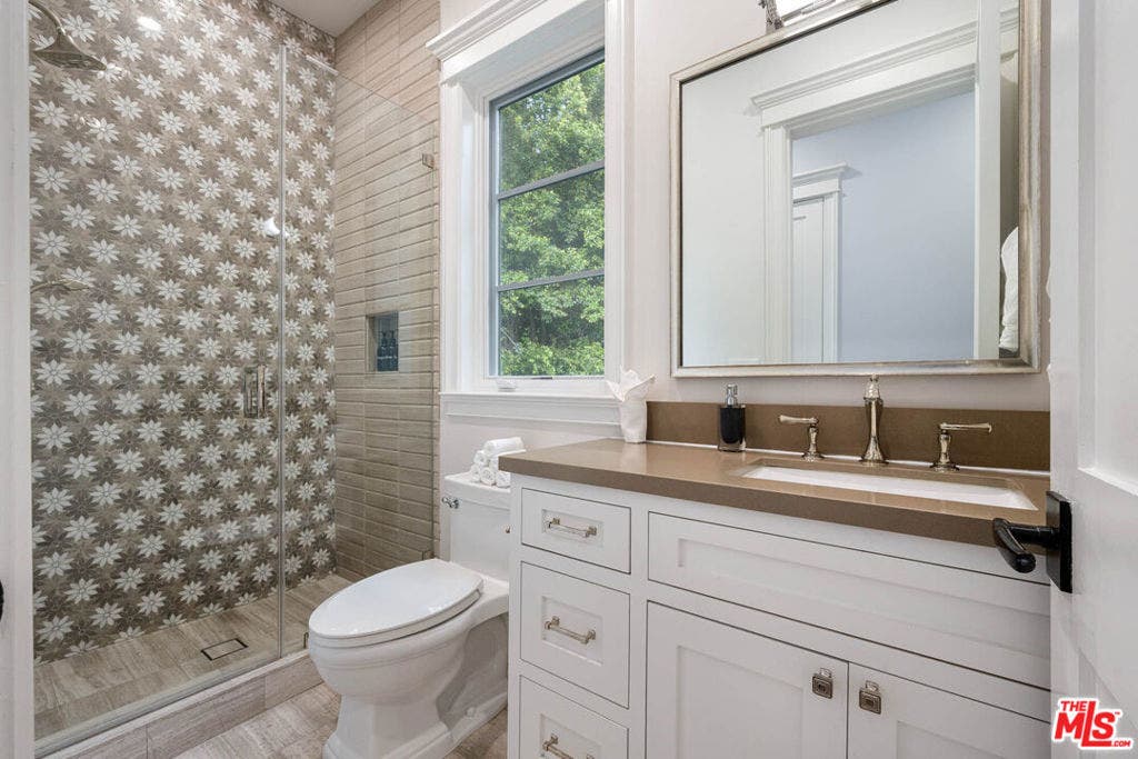 126 N Canyon View Drive, Los Angeles, CA 90049