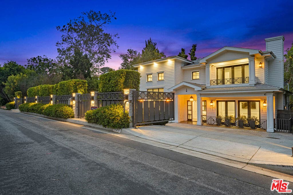 126 N Canyon View Drive, Los Angeles, CA 90049