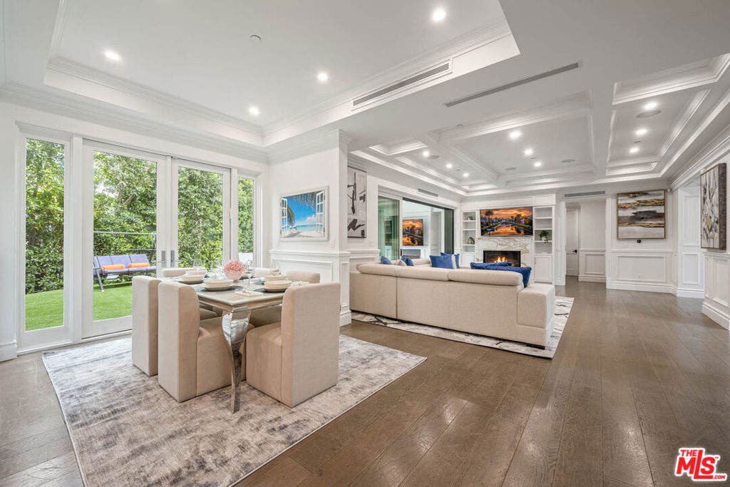 126 N Canyon View Drive, Los Angeles, CA 90049