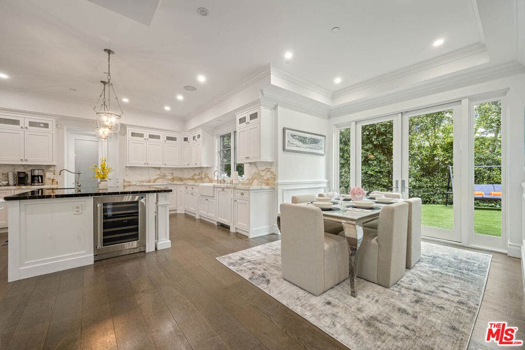 126 N Canyon View Drive, Los Angeles, CA 90049
