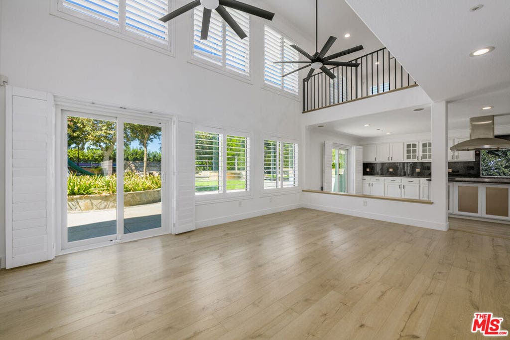 6263 Penfield Avenue, Woodland Hills, CA 91367 6263 Penfield Avenue, Woodland Hills, CA 91367