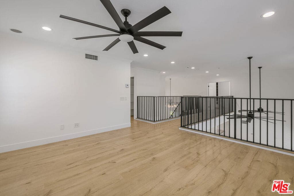 6263 Penfield Avenue, Woodland Hills, CA 91367 6263 Penfield Avenue, Woodland Hills, CA 91367