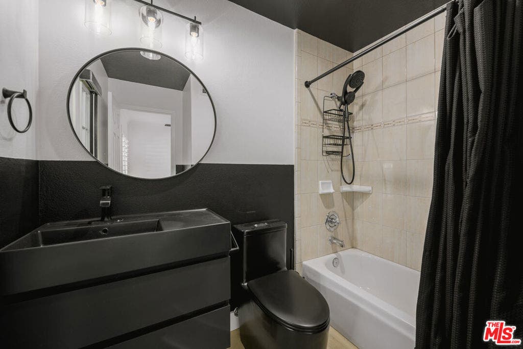 6263 Penfield Avenue, Woodland Hills, CA 91367 6263 Penfield Avenue, Woodland Hills, CA 91367