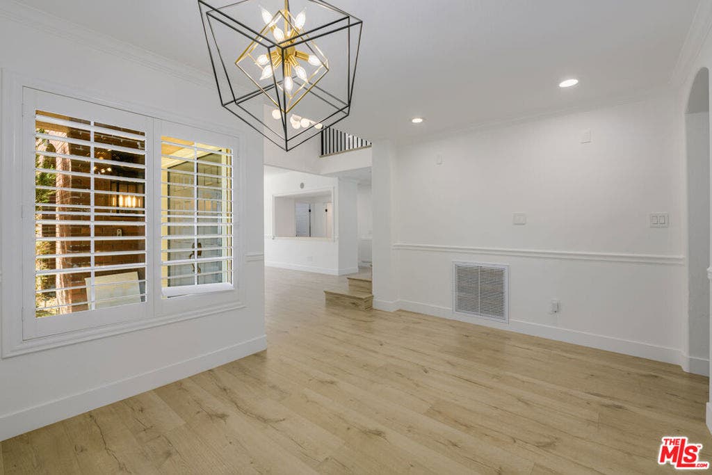 6263 Penfield Avenue, Woodland Hills, CA 91367 6263 Penfield Avenue, Woodland Hills, CA 91367