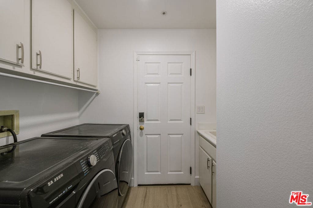 6263 Penfield Avenue, Woodland Hills, CA 91367 6263 Penfield Avenue, Woodland Hills, CA 91367