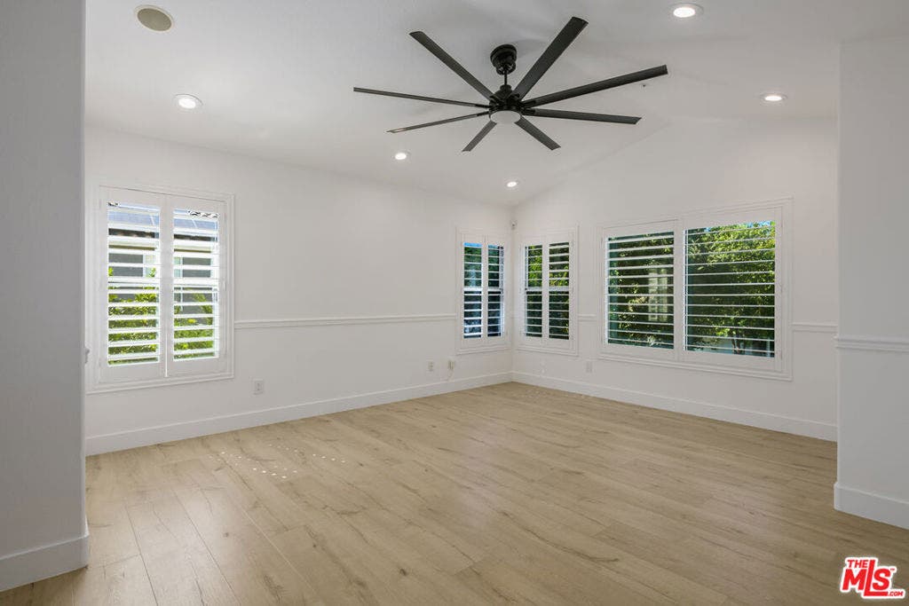 6263 Penfield Avenue, Woodland Hills, CA 91367 6263 Penfield Avenue, Woodland Hills, CA 91367