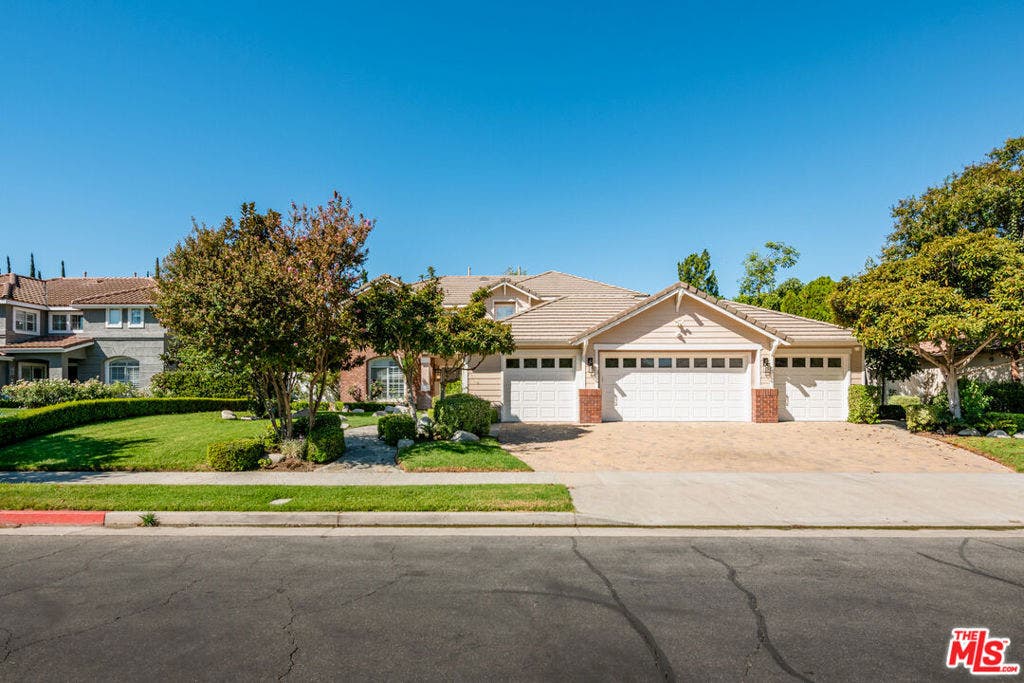 6263 Penfield Avenue, Woodland Hills, CA 91367 6263 Penfield Avenue, Woodland Hills, CA 91367