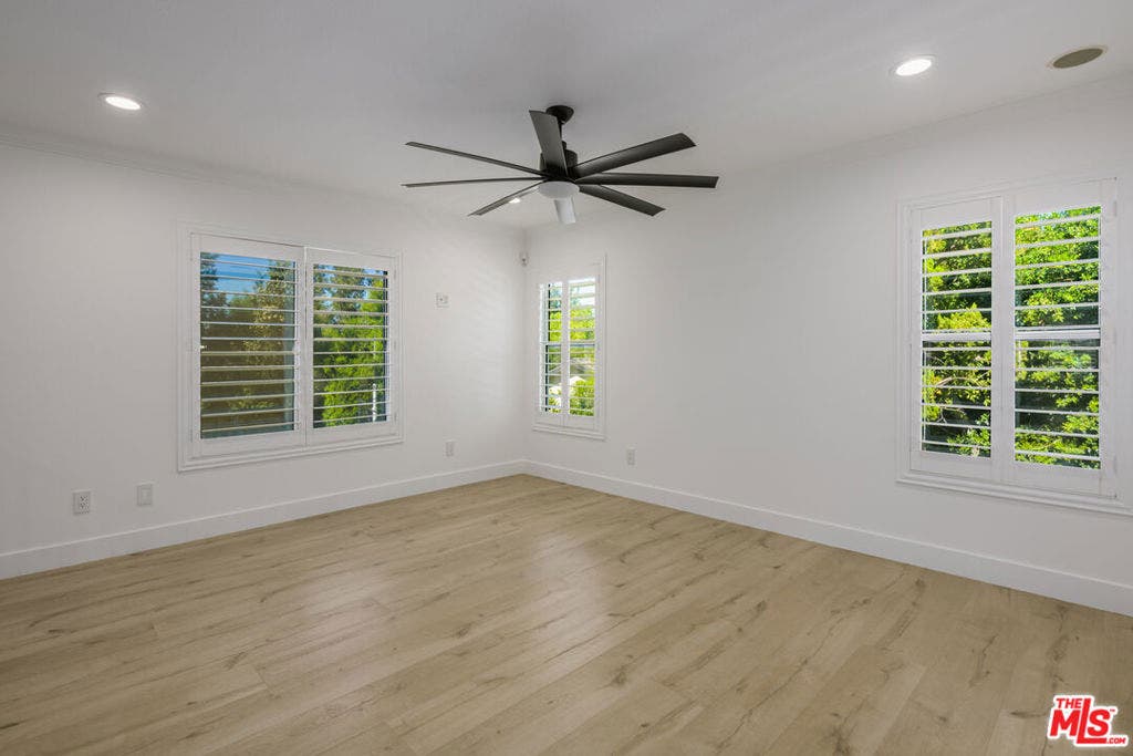 6263 Penfield Avenue, Woodland Hills, CA 91367 6263 Penfield Avenue, Woodland Hills, CA 91367