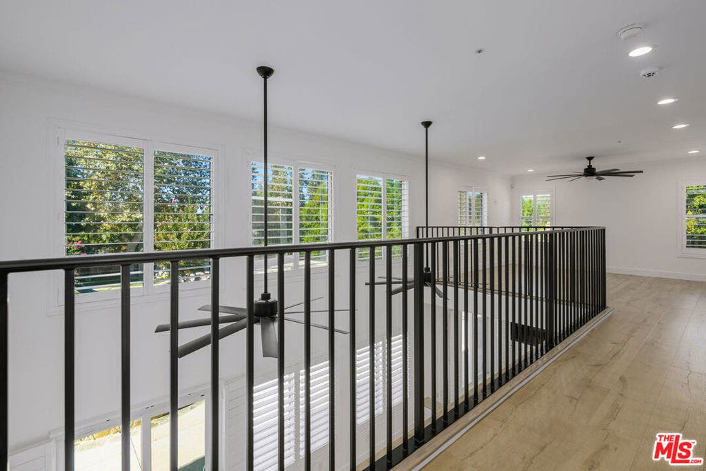 6263 Penfield Avenue, Woodland Hills, CA 91367 6263 Penfield Avenue, Woodland Hills, CA 91367
