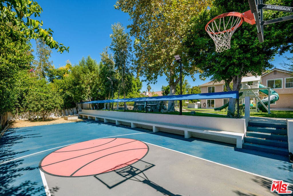 6263 Penfield Avenue, Woodland Hills, CA 91367 6263 Penfield Avenue, Woodland Hills, CA 91367