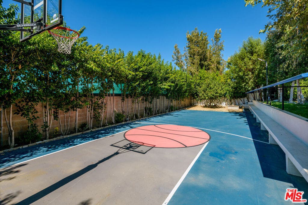6263 Penfield Avenue, Woodland Hills, CA 91367 6263 Penfield Avenue, Woodland Hills, CA 91367