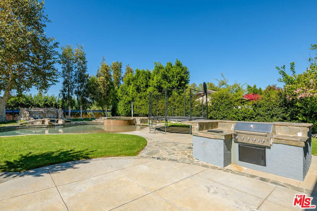 6263 Penfield Avenue, Woodland Hills, CA 91367 6263 Penfield Avenue, Woodland Hills, CA 91367