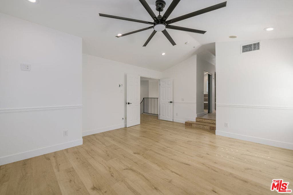 6263 Penfield Avenue, Woodland Hills, CA 91367 6263 Penfield Avenue, Woodland Hills, CA 91367