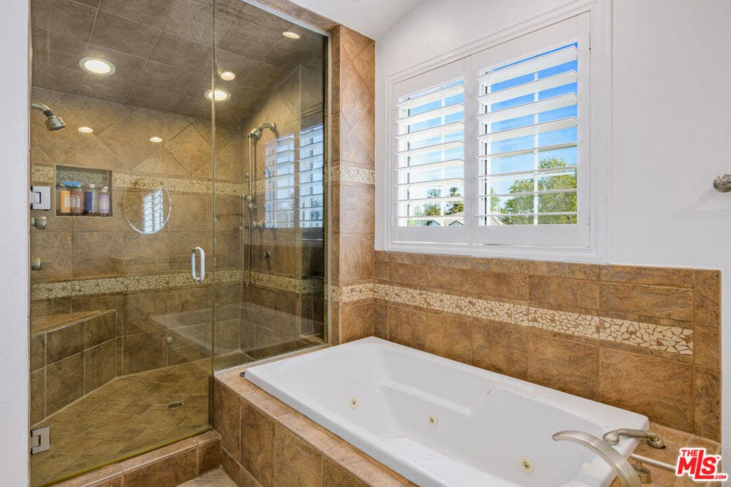 6263 Penfield Avenue, Woodland Hills, CA 91367 6263 Penfield Avenue, Woodland Hills, CA 91367