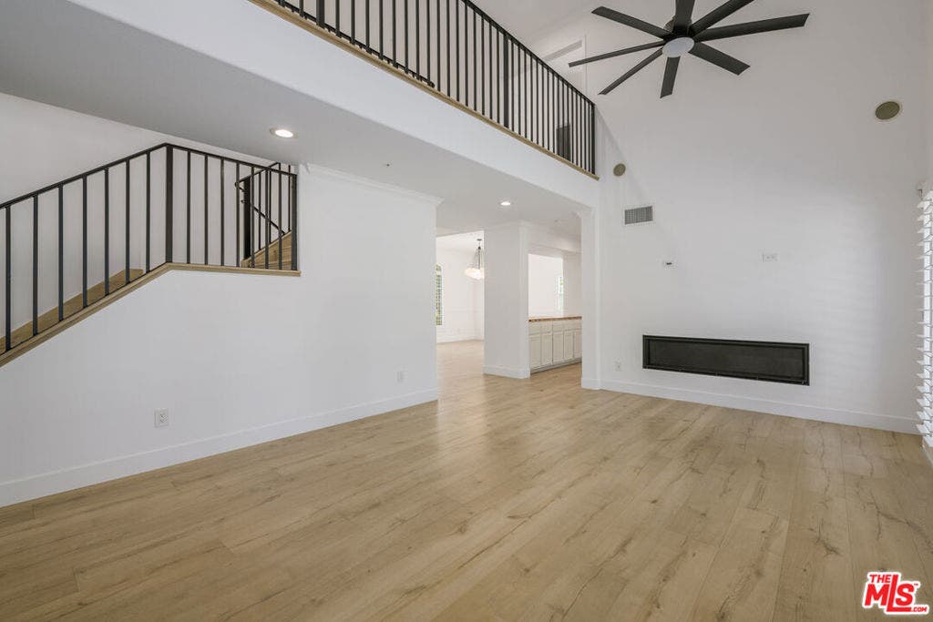 6263 Penfield Avenue, Woodland Hills, CA 91367 6263 Penfield Avenue, Woodland Hills, CA 91367