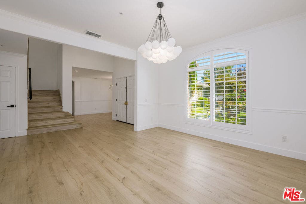 6263 Penfield Avenue, Woodland Hills, CA 91367 6263 Penfield Avenue, Woodland Hills, CA 91367