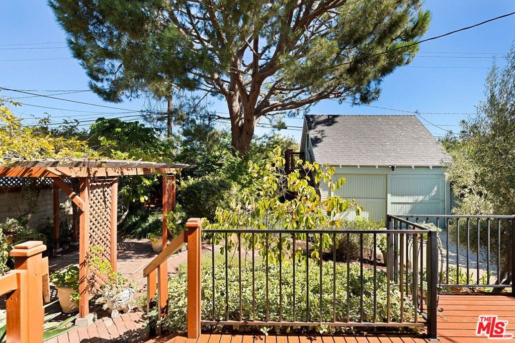 336 N Beachwood Drive, Los Angeles, CA 90004 336 N Beachwood Drive, Los Angeles, CA 90004